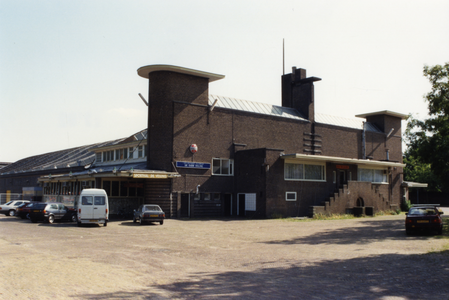 825998 Gezicht op het voormalige gebouw van de Groenten- en Vruchtenveilingen aan de Heycopstraat te Utrecht (hier in ...